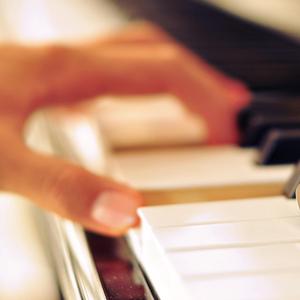 女孩子光溜溜在家里好吗
