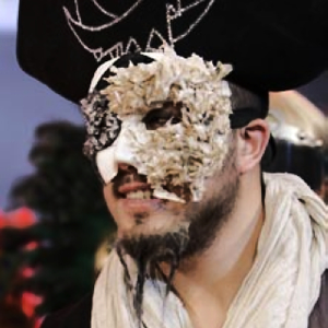 女孩子光溜溜在家里好吗
