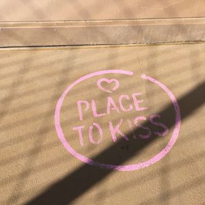 女孩子光溜溜在家里好吗
